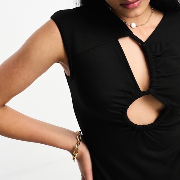 4th & Reckless Lara Cut Out Detail Black Bodysuit Size M - Picture 2 of 10